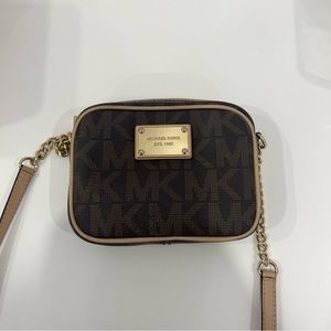 MICHAEL KORS SHOULDER CLUTCH